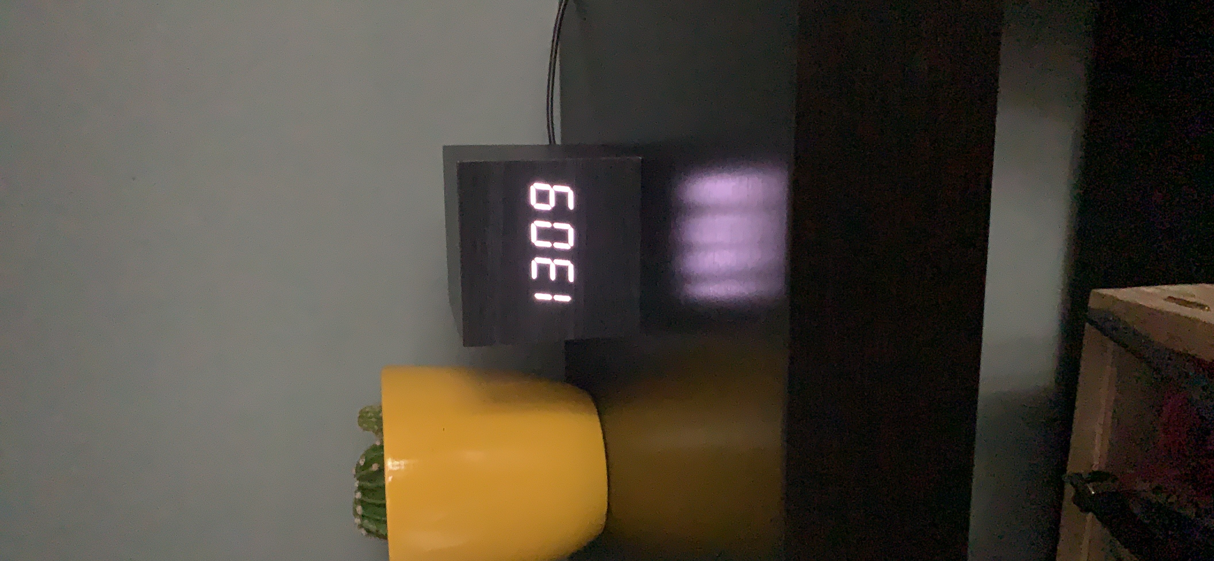 ThreeH Sveglia LED Legno Cubo Black White con 3 Allarmi