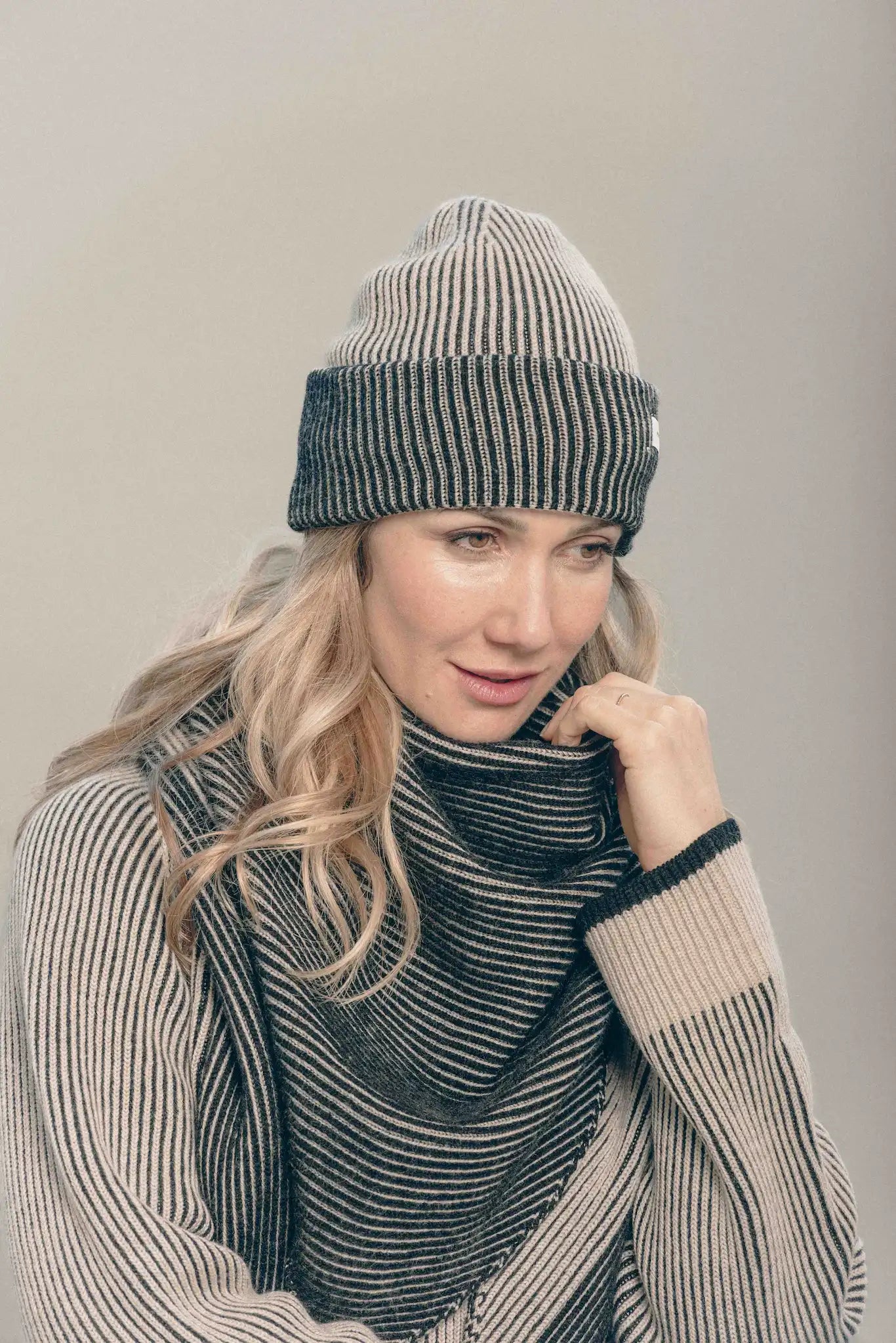 PIPOLAKI Ubac berretto lana merino nero/beige