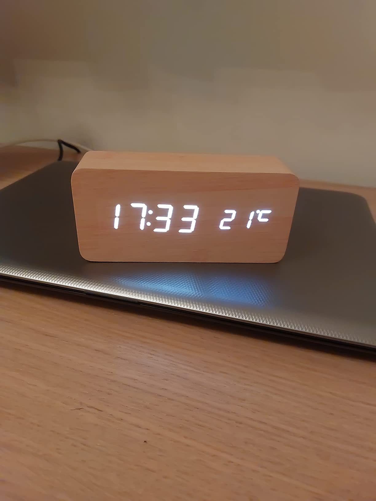 ThreeH Sveglia LED Legno Brown Red USB con Allarme