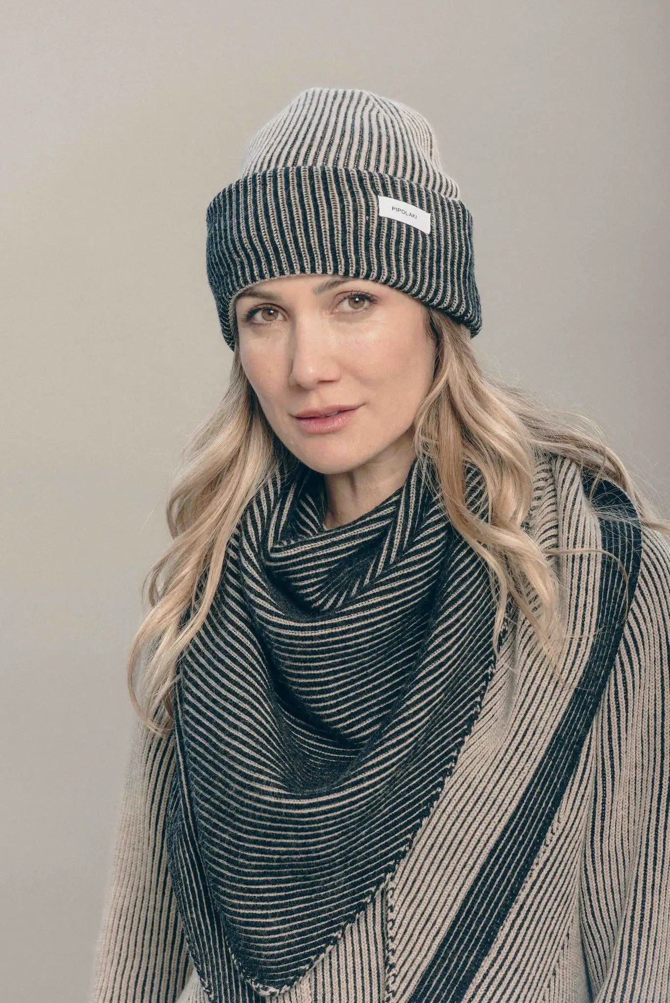 Pipolaki Ubac sciarpa triangolo merino 100% lana