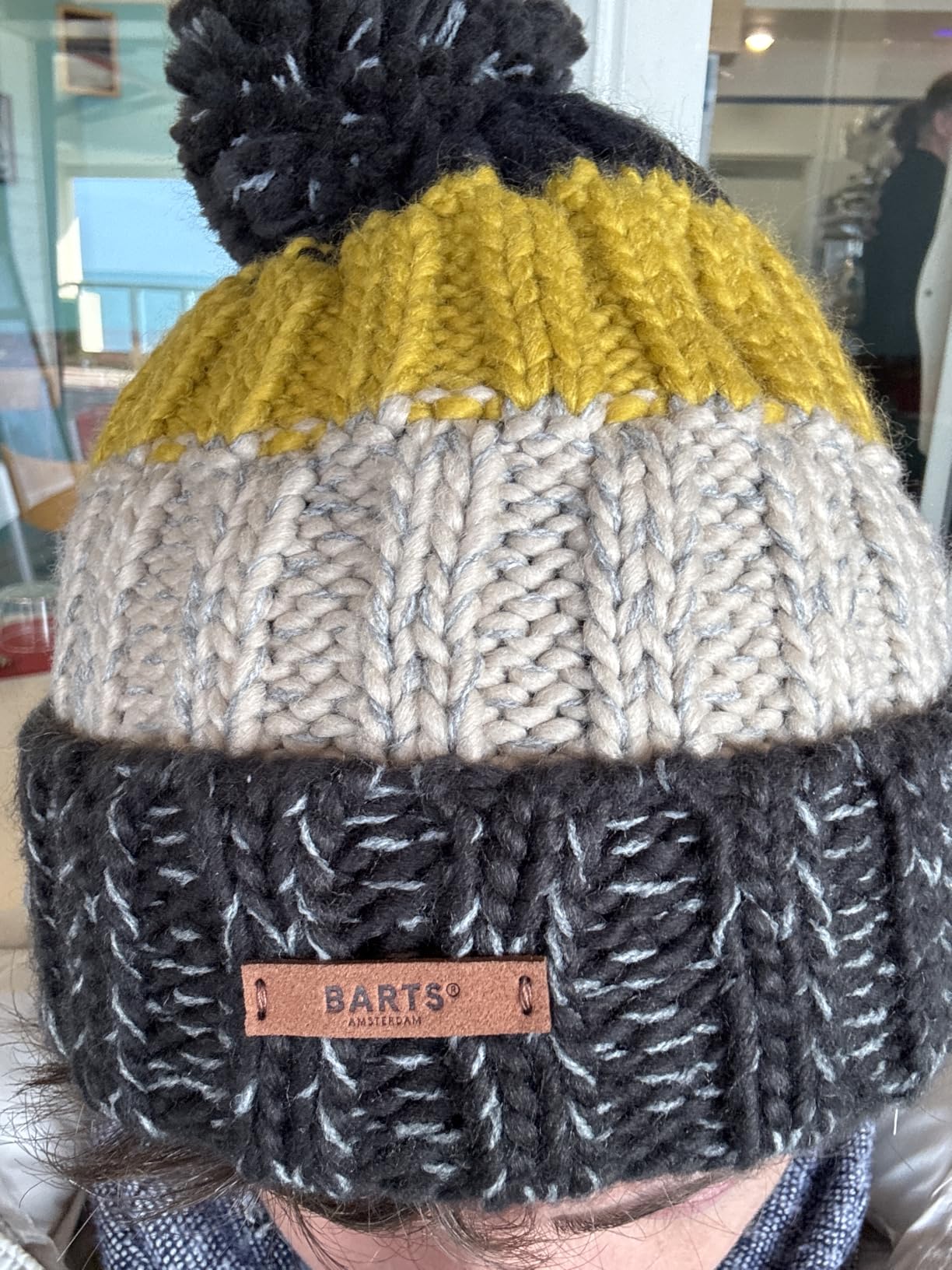 Barts Wilhelm Berretto con Pompon Cedar con Risvolto